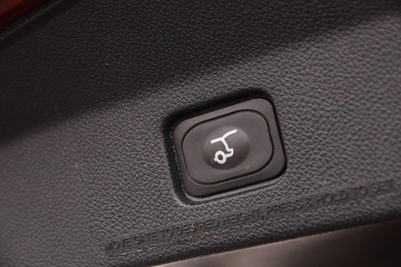 Ford Explorer Vehicle Full-screen Gallery Image 08