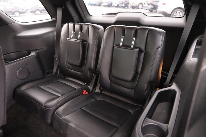 Ford Explorer Vehicle Full-screen Gallery Image 11