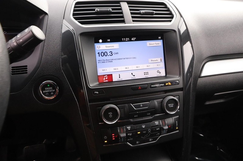 Ford Explorer Vehicle Full-screen Gallery Image 17