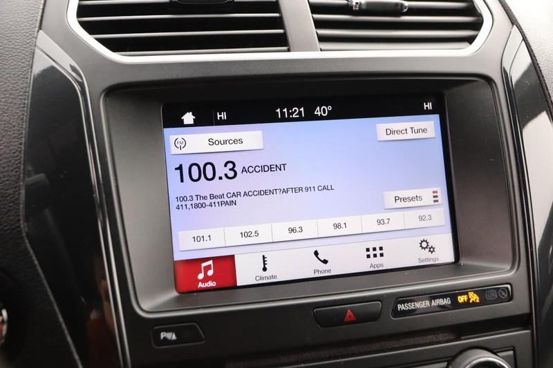 Ford Explorer Vehicle Full-screen Gallery Image 18