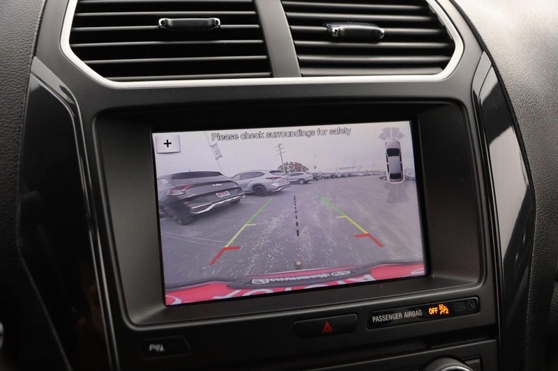Ford Explorer Vehicle Full-screen Gallery Image 19