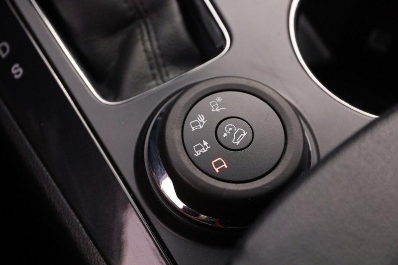 Ford Explorer Vehicle Full-screen Gallery Image 21