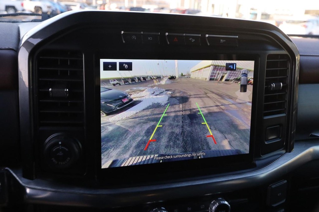 Ford F-150 Vehicle Full-screen Gallery Image 17