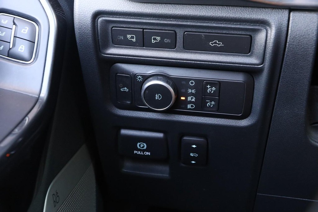 Ford F-150 Vehicle Full-screen Gallery Image 20