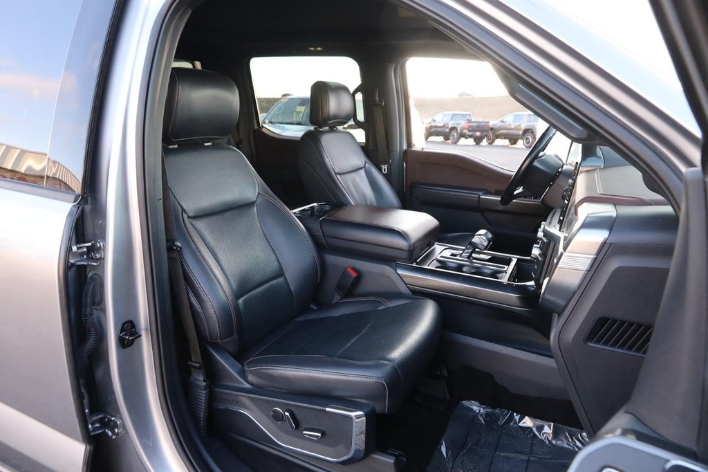 Ford F-150 Vehicle Full-screen Gallery Image 26