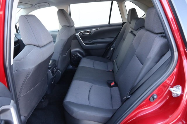 Toyota RAV4 Vehicle Image 09