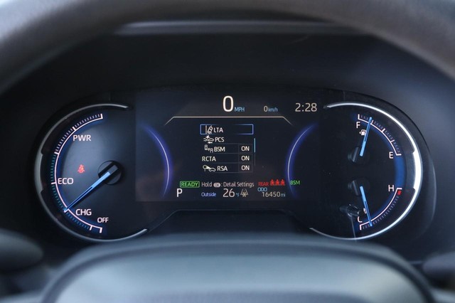 Toyota RAV4 Vehicle Image 13