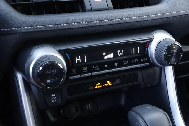 Toyota RAV4 Vehicle Image 17