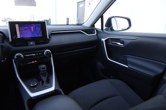 Toyota RAV4 Vehicle Image 24