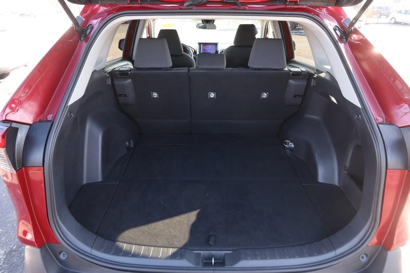 Toyota RAV4 Vehicle Full-screen Gallery Image 7