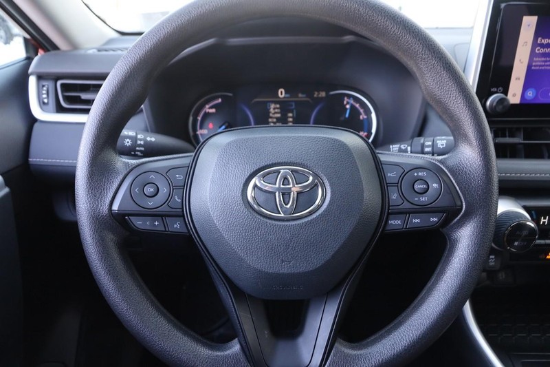 Toyota RAV4 Vehicle Full-screen Gallery Image 10