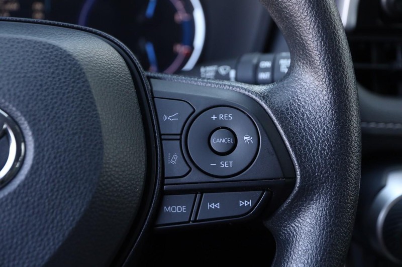 Toyota RAV4 Vehicle Full-screen Gallery Image 12