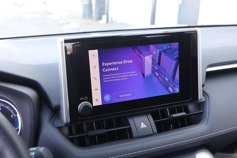 Toyota RAV4 Vehicle Full-screen Gallery Image 15