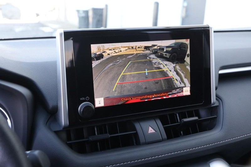 Toyota RAV4 Vehicle Full-screen Gallery Image 16