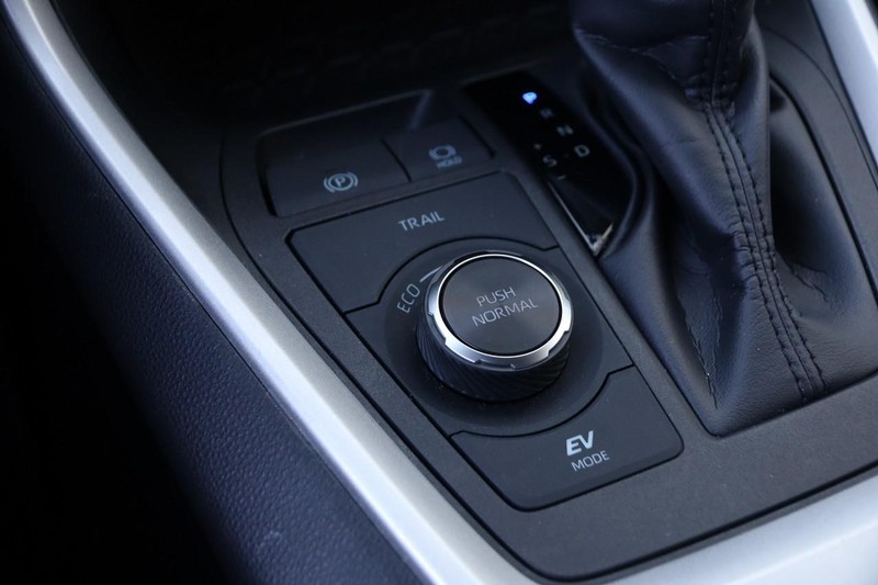 Toyota RAV4 Vehicle Full-screen Gallery Image 18