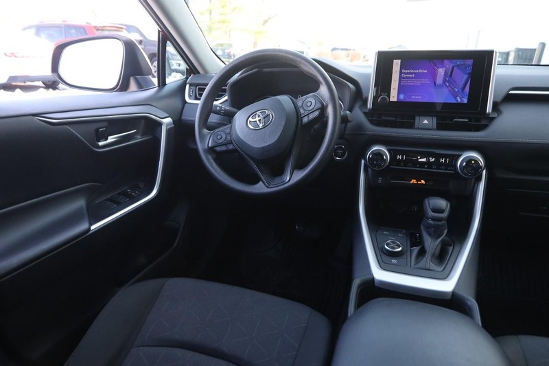 Toyota RAV4 Vehicle Full-screen Gallery Image 21