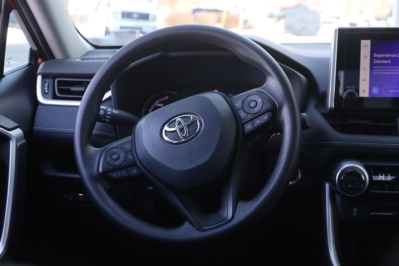 Toyota RAV4 Vehicle Full-screen Gallery Image 22