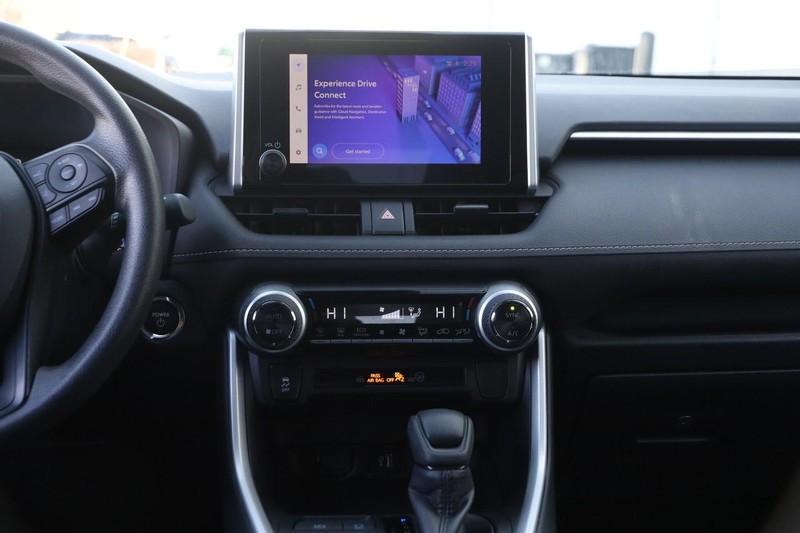 Toyota RAV4 Vehicle Full-screen Gallery Image 23