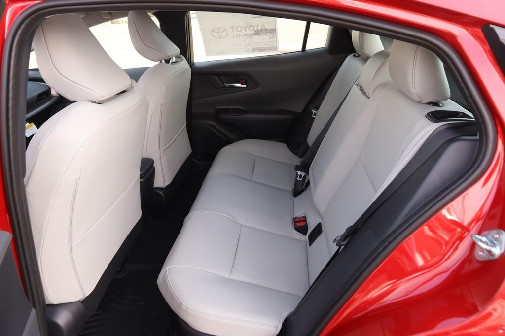 Toyota Prius Vehicle Full-screen Gallery Image 10