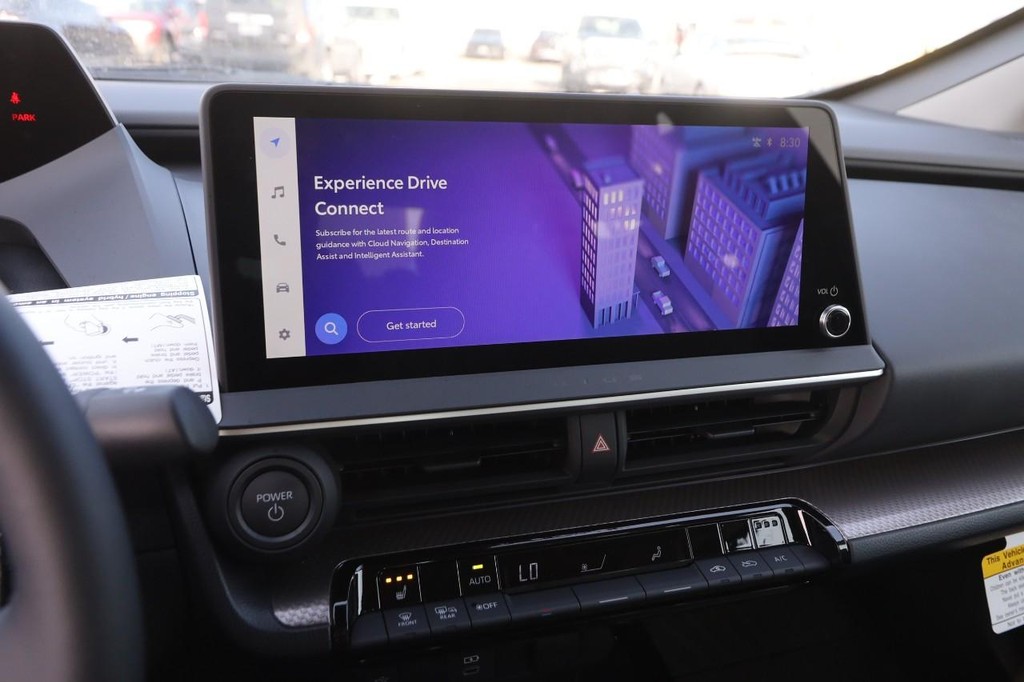 Toyota Prius Vehicle Full-screen Gallery Image 16