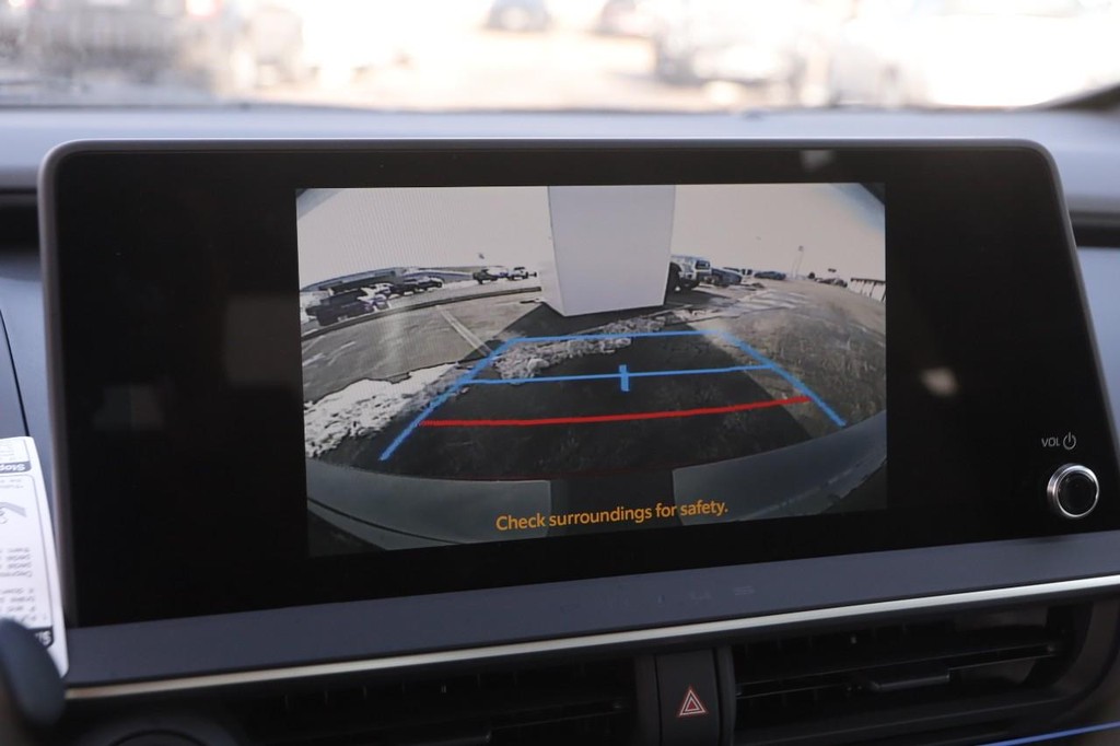 Toyota Prius Vehicle Full-screen Gallery Image 17