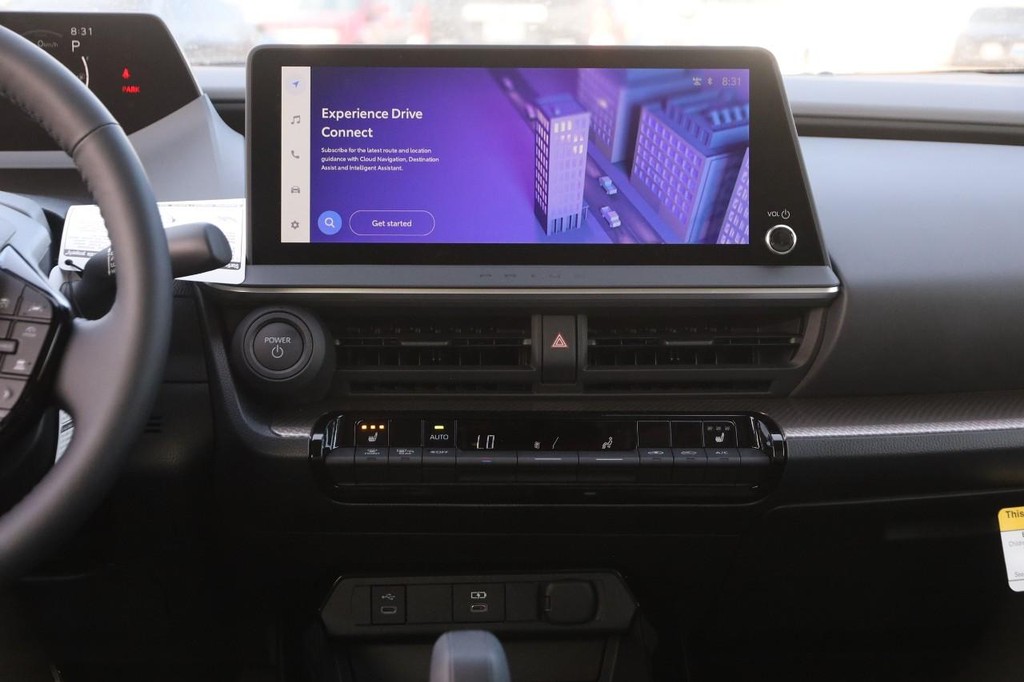 Toyota Prius Vehicle Full-screen Gallery Image 25