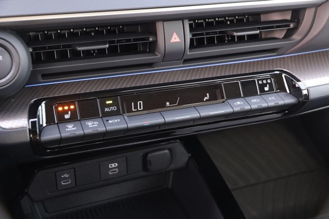 Toyota Prius Vehicle Image 18