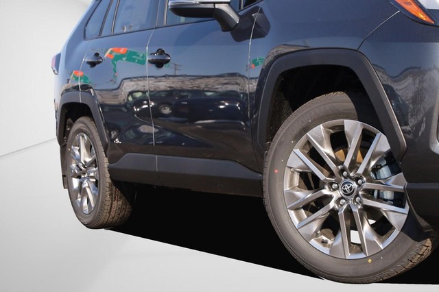 Toyota RAV4 Vehicle Image 03