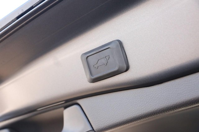 Toyota RAV4 Vehicle Image 08