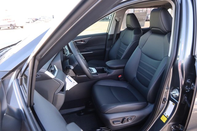 Toyota RAV4 Vehicle Image 10