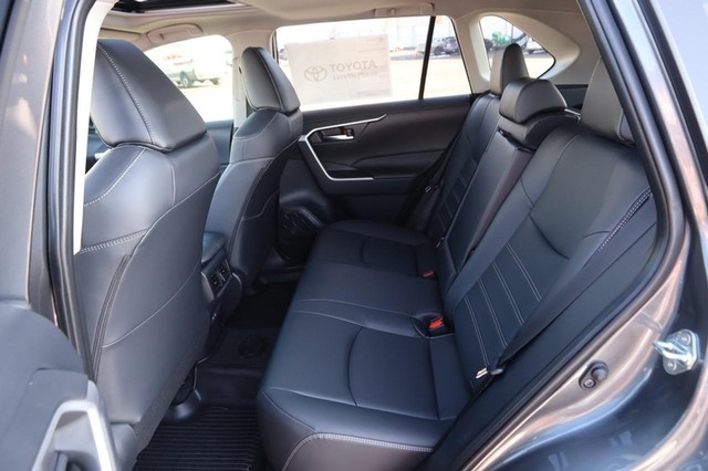Toyota RAV4 Vehicle Image 11