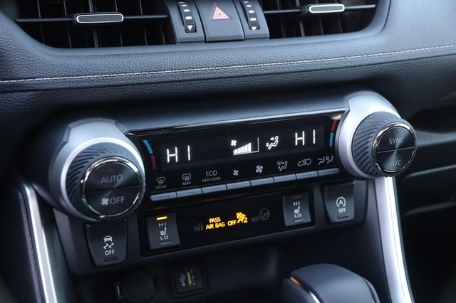 Toyota RAV4 Vehicle Image 18