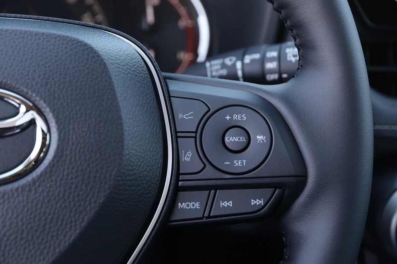 Toyota RAV4 Vehicle Image 14