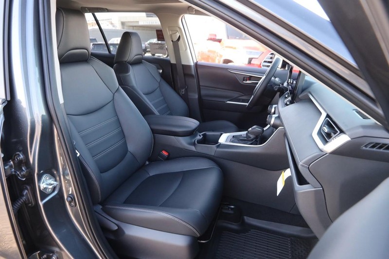 Toyota RAV4 Vehicle Image 26