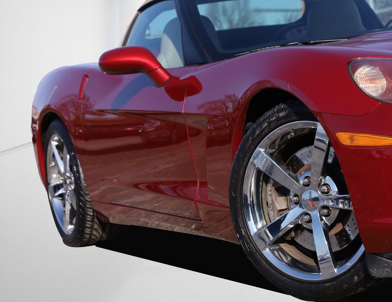 Chevrolet Corvette Vehicle Full-screen Gallery Image 3