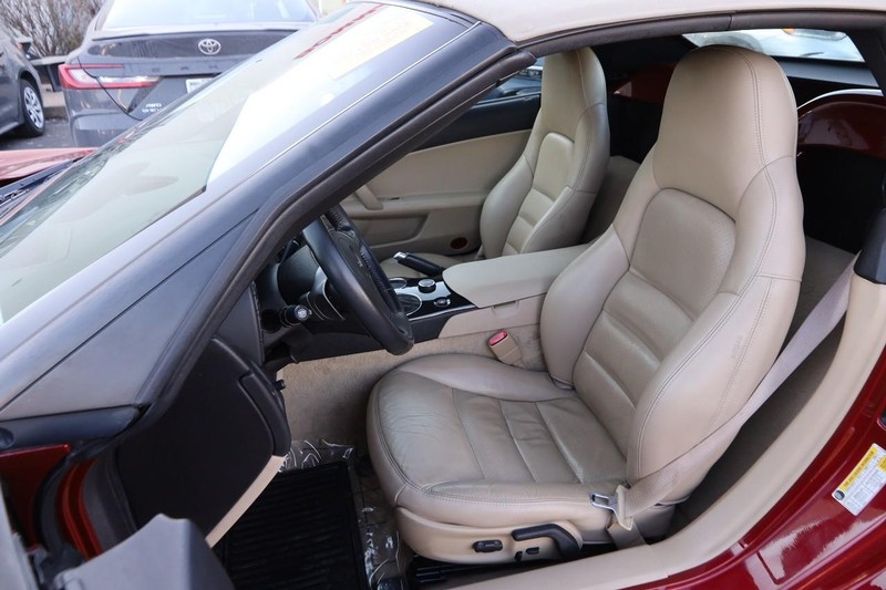 Chevrolet Corvette Vehicle Full-screen Gallery Image 8