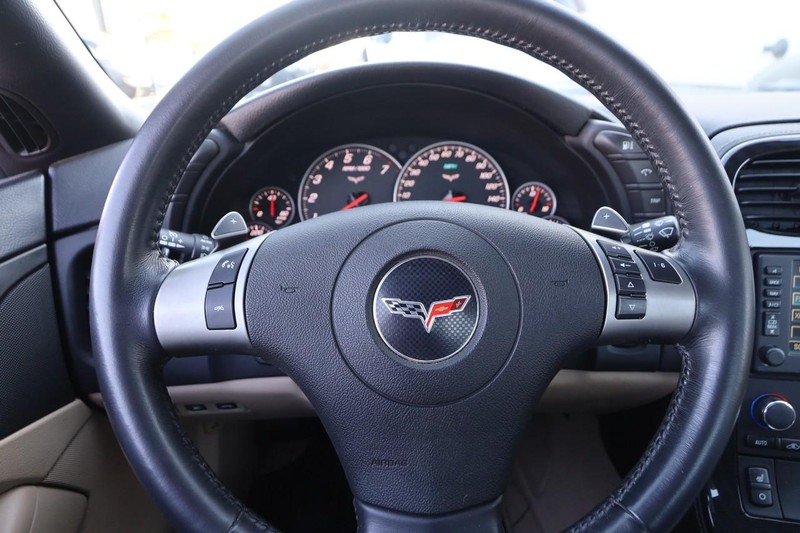 Chevrolet Corvette Vehicle Full-screen Gallery Image 9
