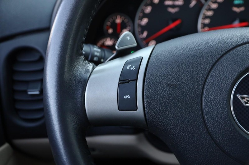 Chevrolet Corvette Vehicle Full-screen Gallery Image 10