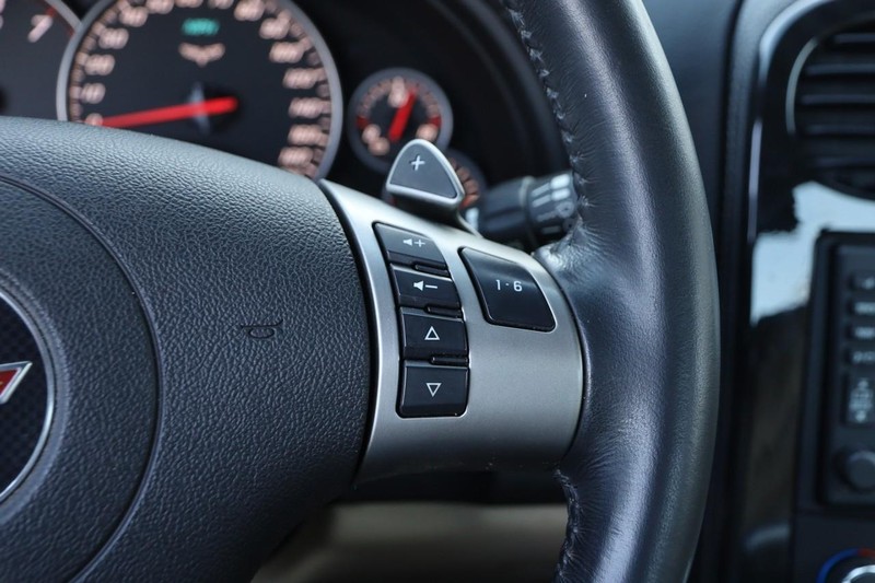 Chevrolet Corvette Vehicle Full-screen Gallery Image 11