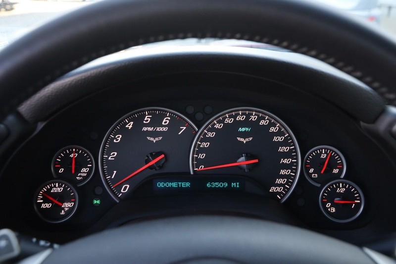 Chevrolet Corvette Vehicle Full-screen Gallery Image 12