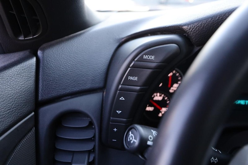 Chevrolet Corvette Vehicle Full-screen Gallery Image 15