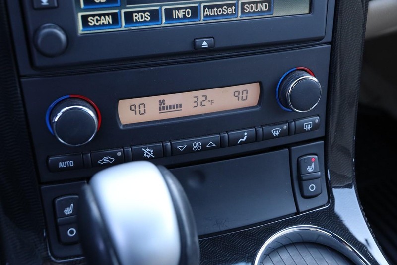 Chevrolet Corvette Vehicle Full-screen Gallery Image 18