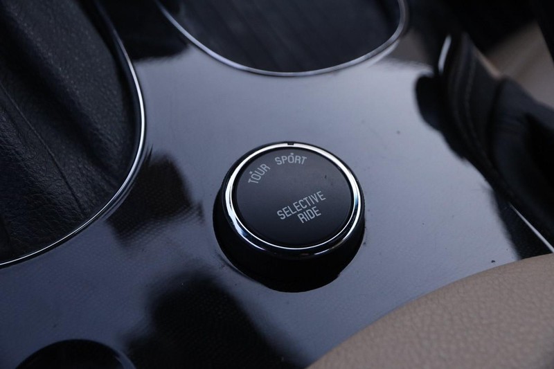 Chevrolet Corvette Vehicle Full-screen Gallery Image 19