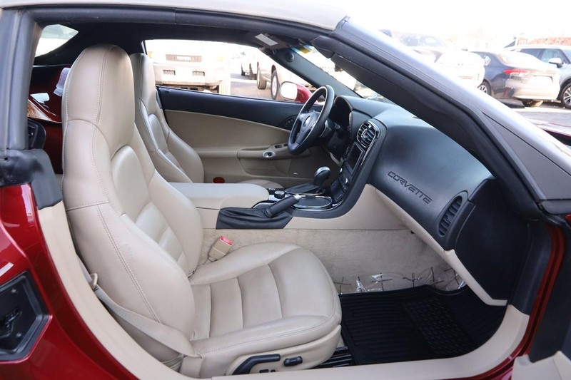 Chevrolet Corvette Vehicle Full-screen Gallery Image 21