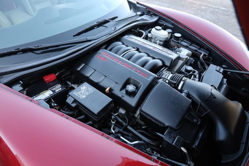 Chevrolet Corvette Vehicle Full-screen Gallery Image 22