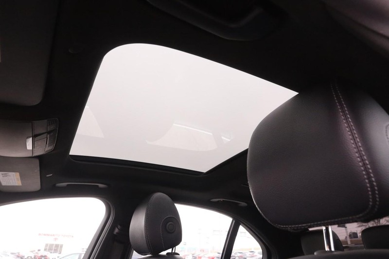 Mercedes-Benz C-Class Vehicle Image 08