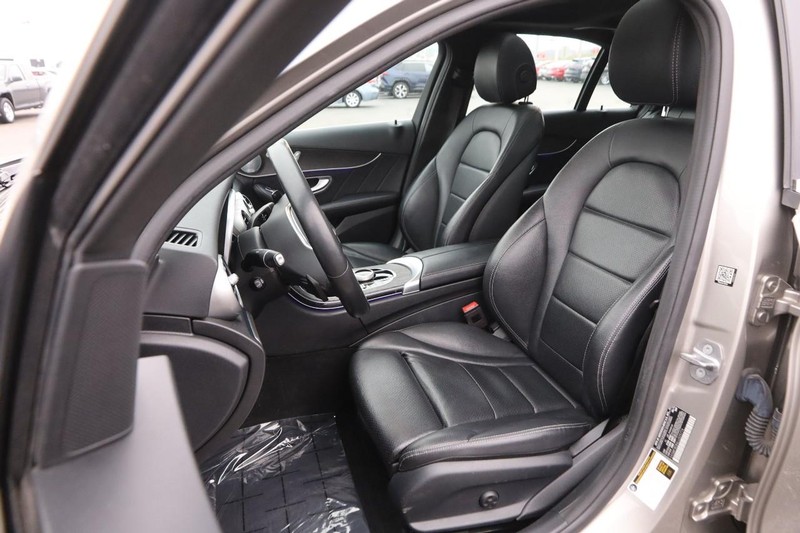 Mercedes-Benz C-Class Vehicle Image 09