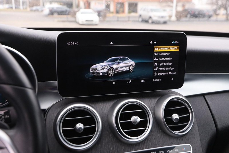 Mercedes-Benz C-Class Vehicle Image 17