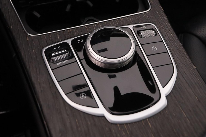 Mercedes-Benz C-Class Vehicle Image 21