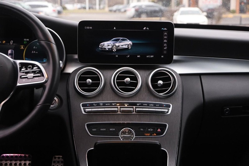 Mercedes-Benz C-Class Vehicle Image 26